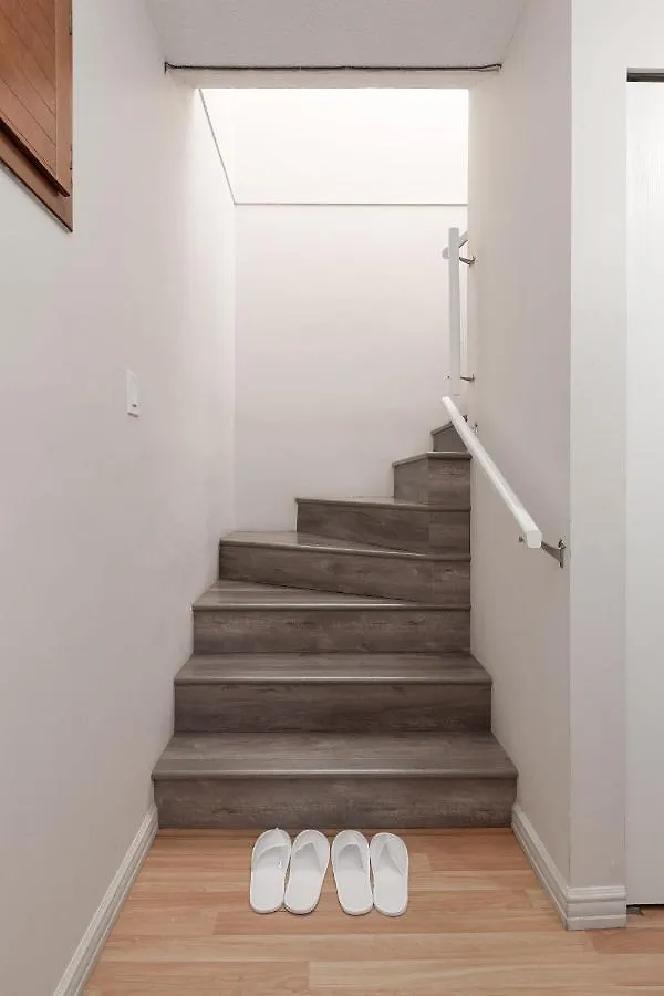 Huge 4 Bedroom Upper Suite Vancouver Apartment