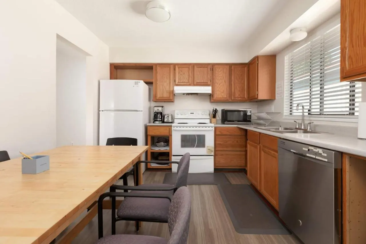 Huge 4 Bedroom Upper Suite Vancouver 0*,