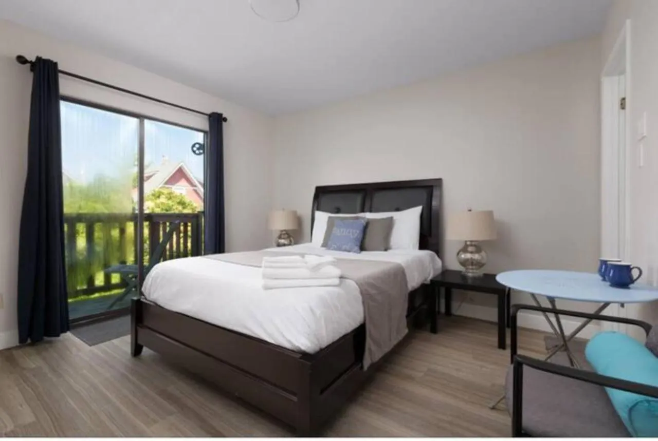 Huge 4 Bedroom Upper Suite Vancouver 0*,  Canada