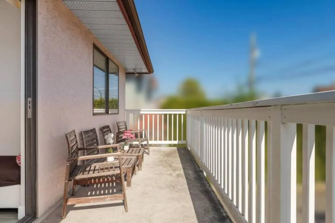 Huge 4 Bedroom Upper Suite Vancouver Apartment